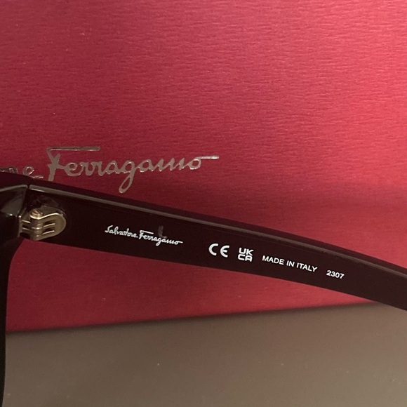 Salvatore Ferragamo SF955S Black Cat-Eye Sunglasses with Case & Box